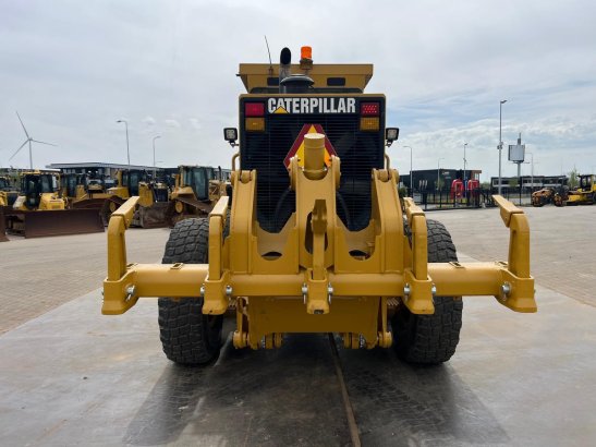 Caterpillar 140H 140H 2002 2 Motor graders image 4