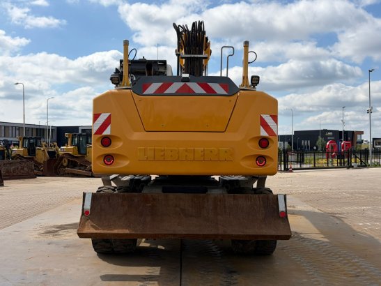 Liebherr A920 A920 2019 2 Wheeled Excavators image 2