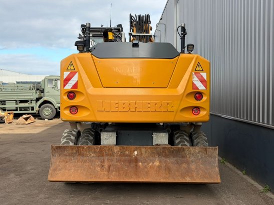 Liebherr A918 A918 2017 2 Wheeled Excavators image 4