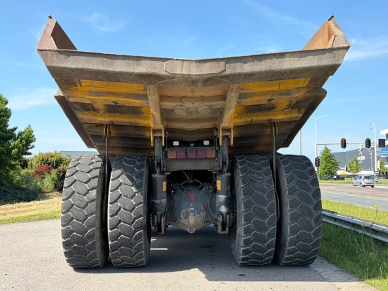 Komatsu HD605 HD605 2005 2 Dump Truck image 19