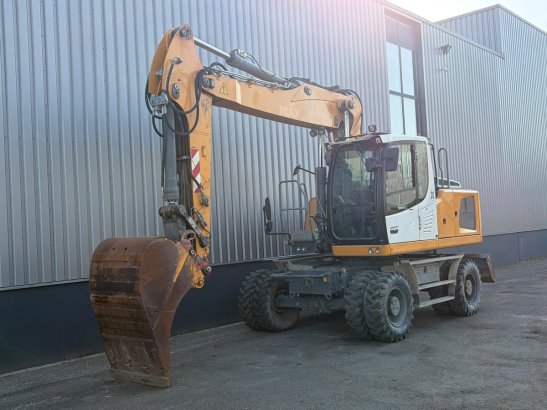 Liebherr A920 Litronic 10279 2013 2 Wheeled Excavators image 4