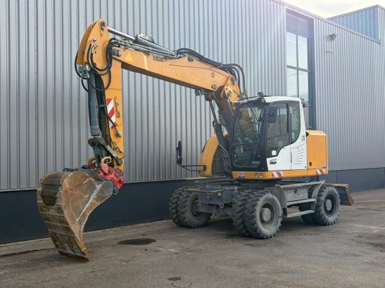 Liebherr A918 Compact Litronic A918 Compact Litronic 2016 2 Wheeled Excavators image 4