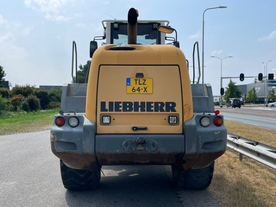 Liebherr L550 L550 2011 2 Wheel Loaders image 4
