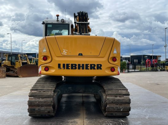 Liebherr R914 Compact Litronic R914 Compact Litronic 2017 2 Crawler Excavators image 64