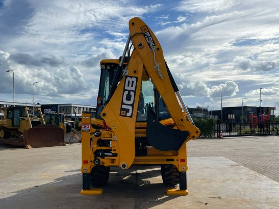 JCB 3DX 4WD hammerlines 2152 2026 1 image 4