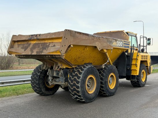 Komatsu HM300-3 HM300-3 2015 2 Articulated Dump Trucks image 3