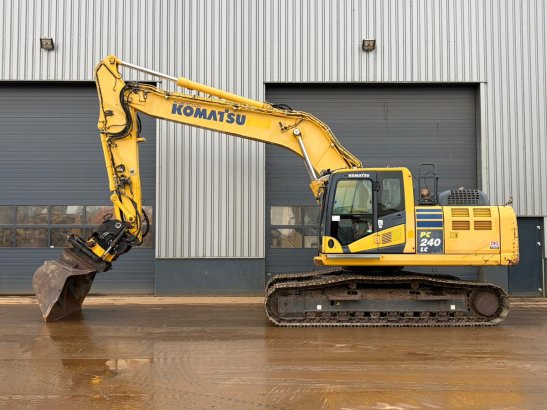Komatsu PC240LC-10 Engcon and 3 x bucket PC240LC-10 Engcon and 3 x bucket 2014 2 Crawler Excavators image 5