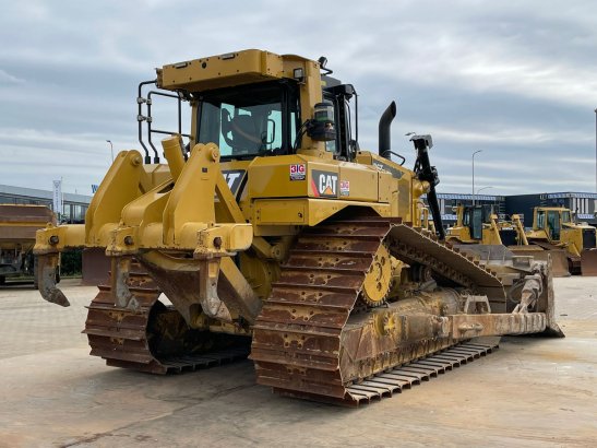 Caterpillar D6T LGP D6T LGP 2018 2 Dozers image 5