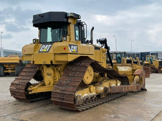 Caterpillar D6T LGP D6T LGP 2011 2 Dozers image 5