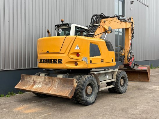 Liebherr A918 Compact Litronic A918 Compact Litronic 2013 2 Wheeled Excavators image 5
