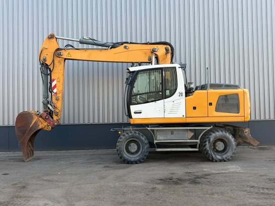 Liebherr A920 Litronic 10279 2013 2 Wheeled Excavators image 5
