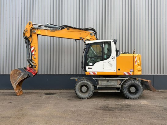 Liebherr A918 Compact Litronic A918 Compact Litronic 2016 2 Wheeled Excavators image 5