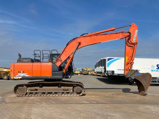 Hitachi ZX210LC-6 ZX210LC-6 2018 2 Crawler Excavators image 35