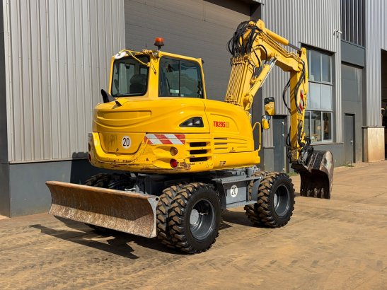 Takeuchi TB295W-1 TB295W-1 2017 2 Wheeled Excavators image 5