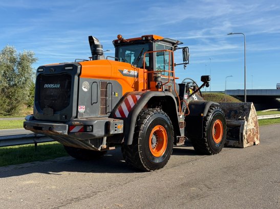 Doosan DL380-7 Doosan DL380-7 2021 2 Wheel Loaders image 5