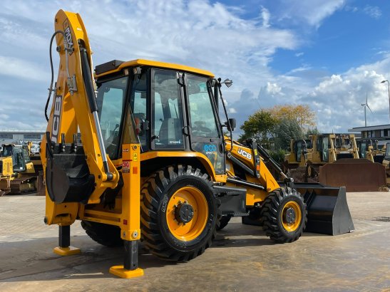 JCB 3DX 4WD hammerlines 2152 2026 1 image 5