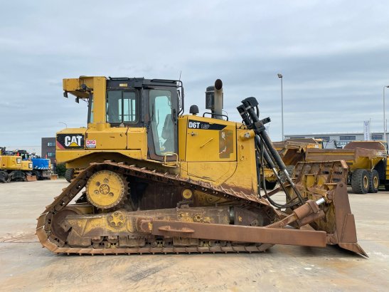 Caterpillar D6T LGP D6T LGP 2017 2 Dozers image 6