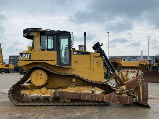 Caterpillar D6T LGP D6T LGP 2011 2 Dozers image 21