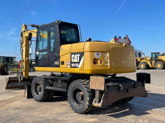 Caterpillar M313D VA - Outriggers + Blade M313D VA - Outriggers + Blade 2012 2 Wheeled Excavators image 6