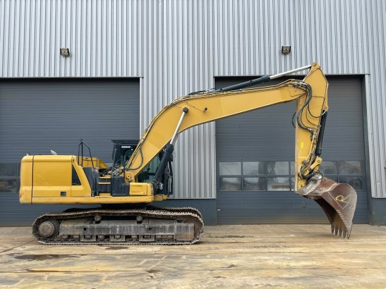 Caterpillar 330 07A 42 2019 2 Crawler Excavators image 6