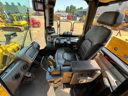 Caterpillar 988 XE High Lift 265 2024 2 Wheel Loaders image 7