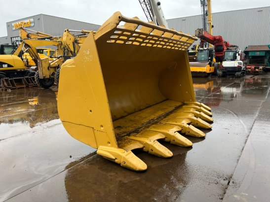 Caterpillar Bucket 990 Bucket 990 2 image 16