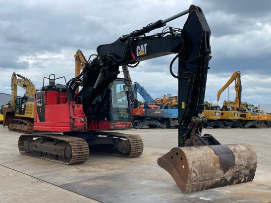 Caterpillar 325 F LCR 38 2016 2 Crawler Excavators image 22