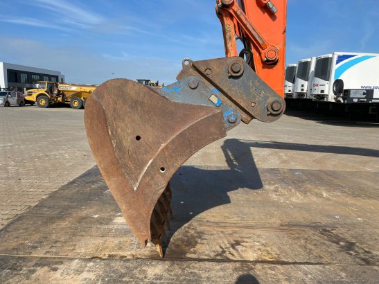 Hitachi ZX210LC-6 ZX210LC-6 2018 2 Crawler Excavators image 7