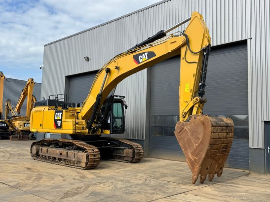 Caterpillar 352F 352F 2018 2 Crawler Excavators image 52