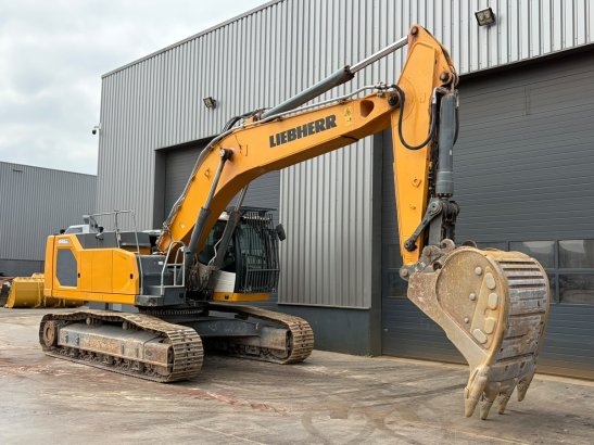 Liebherr R945 S-HD R945 S-HD 2021 2 Crawler Excavators image 37