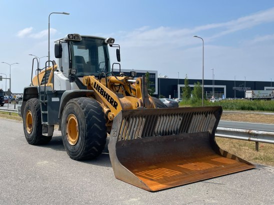 Liebherr L550 L550 2011 2 Wheel Loaders image 7