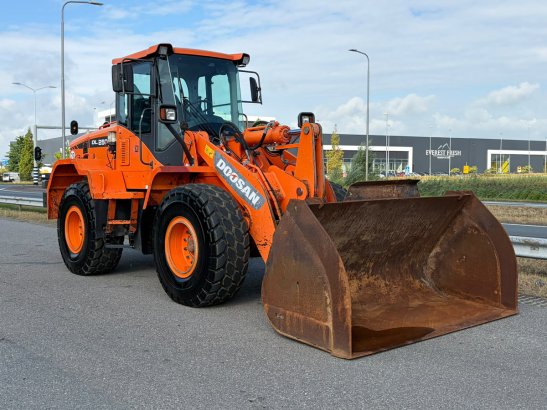 Doosan DL250-3 Doosan DL250-3 2015 2 Wheel Loaders image 7