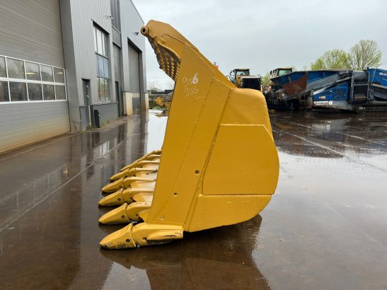 Caterpillar Bucket 990 Bucket 990 2 image 8