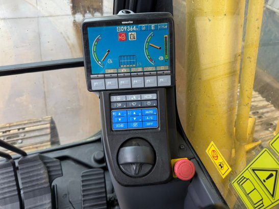 Komatsu HB215LC-1 HB HB215LC-1 HB 2012 2 Crawler Excavators image 8