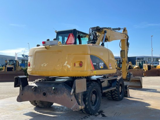 Caterpillar M313D VA - Outriggers + Blade M313D VA - Outriggers + Blade 2012 2 Wheeled Excavators image 8