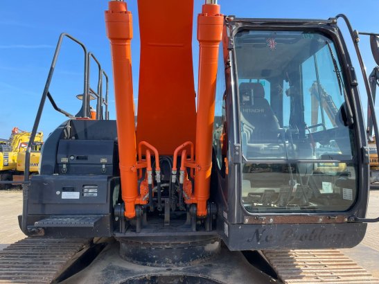 Hitachi ZX210LC-6 ZX210LC-6 2018 2 Crawler Excavators image 23