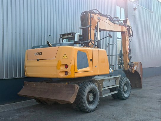 Liebherr A920 Litronic 10279 2013 2 Wheeled Excavators image 8