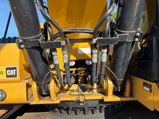 Caterpillar 330 42 2020 2 Crawler Excavators image 9