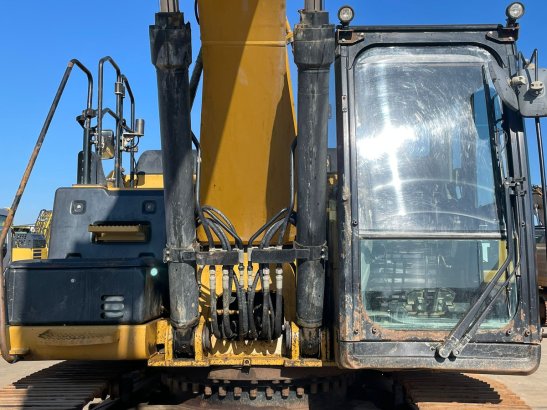 Caterpillar 329ELN 329ELN 2011 2 Crawler Excavators image 9