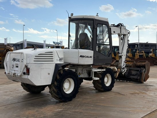 Mecalac 12MTX incl. 5 x bucket Mecalac 12MTX incl. 5 x bucket 2013 2 Wheeled Excavators image 24
