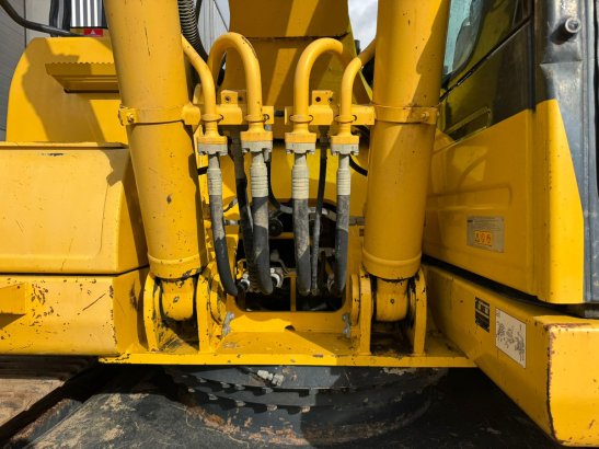 Komatsu PC240LC-10 PC240LC-10 2015 2 Crawler Excavators image 18