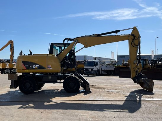 Caterpillar M313D VA - Outriggers + Blade M313D VA - Outriggers + Blade 2012 2 Wheeled Excavators image 9
