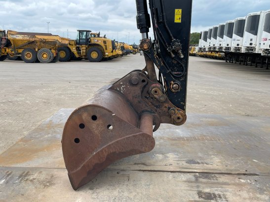 Caterpillar 325 F LCR 38 2016 2 Crawler Excavators image 9