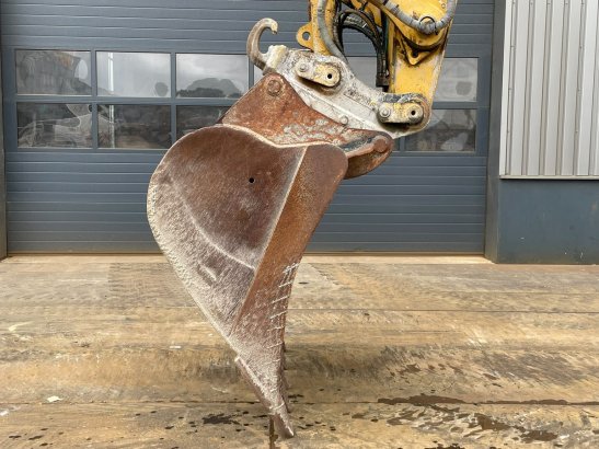 Caterpillar 330 07A 42 2019 2 Crawler Excavators image 9