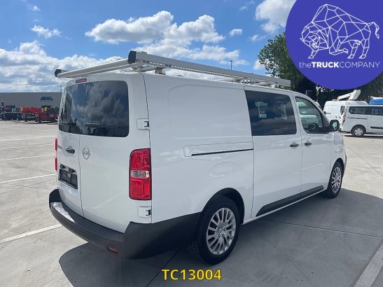 Opel Vivaro 2.0 CDTI DUBBELE CABINE - 6 ZITPLAATSEN Opel Vivaro 2.0 CDTI DUBBELE CABINE - 6 ZITPLAATSEN 2021 2 Closed vans...