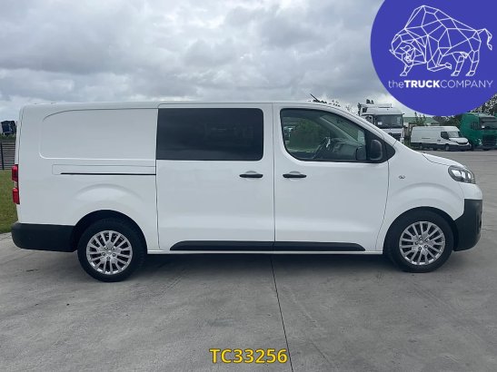 Opel Vivaro 2.0 CDTI DUBBELE CABINE - 5 ZITPLAATSEN Opel Vivaro 2.0 CDTI DUBBELE CABINE - 5 ZITPLAATSEN 2021 2 Closed vans...