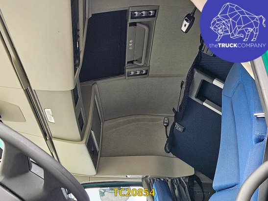 Volvo FH 500 590 2023 2 Tractor Units image 55