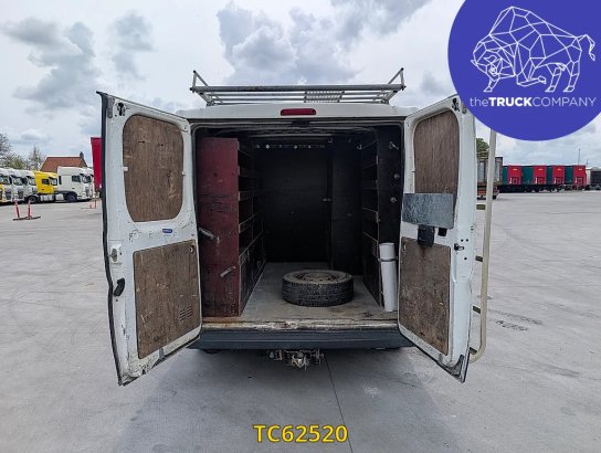 Peugeot Boxer Boxer 3t3 2l blue hdi 110 pack Peugeot Boxer 3t3 2l blue hdi 110 pack 2016 2 Closed vans image 11