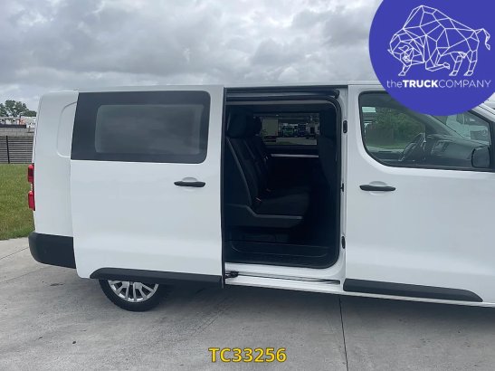 Opel Vivaro 2.0 CDTI DUBBELE CABINE - 5 ZITPLAATSEN Opel Vivaro 2.0 CDTI DUBBELE CABINE - 5 ZITPLAATSEN 2021 2 Closed vans...