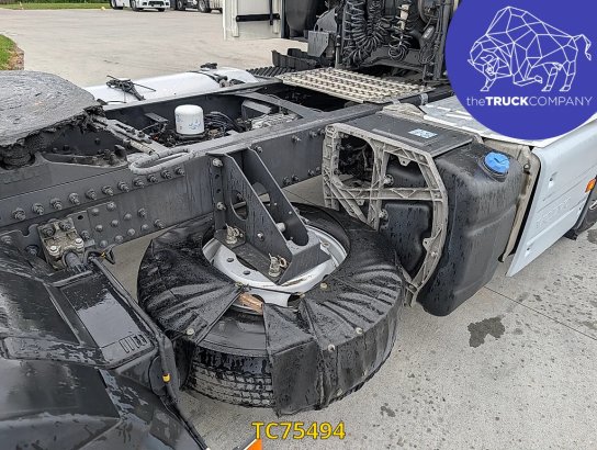 Volvo FH 590 2022 2 Tractor Units image 57